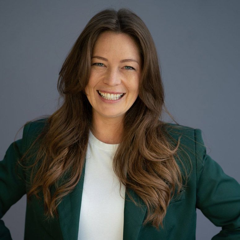 Cat Edney - DH DT PgDip (Dist)